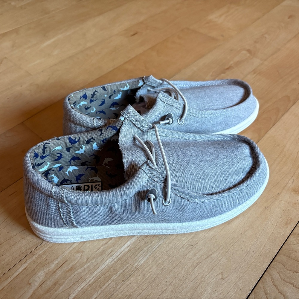 NEW boys size 4 gray West Harris canvas slip on shoes.